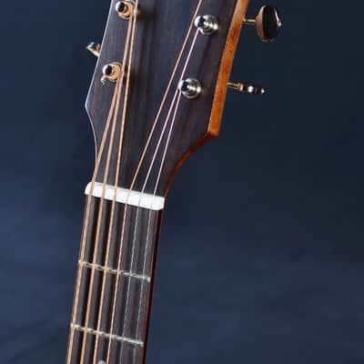 Guild BT-240E Baritone Natural image 5