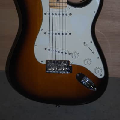 Fender Stratocaster 2010 - 2 color sunburst image 3