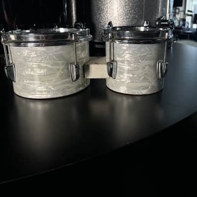 Vintage 60's/70's Ludwig White Marine Pearl Bongos 6" & 8" (RM4-DC) image 3