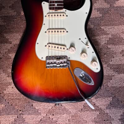 Fender Classic Series '60s Stratocaster Lacquer 2014 - 2017 - 3-Color Sunburst image 2
