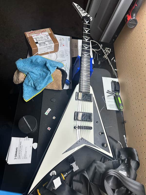 Jackson Pro Series Matt Tuck Signature Rhoads 2009 - 2010 - Snow White with Black Bevels image 1