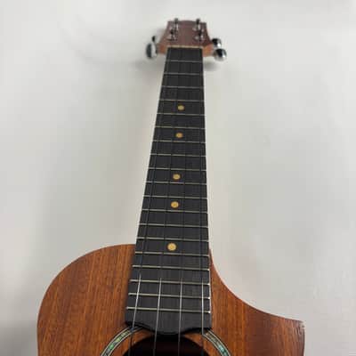 Ibanez Electric / Acoustic Concert Cutaway Ukulele with Enya Soft Case image 4