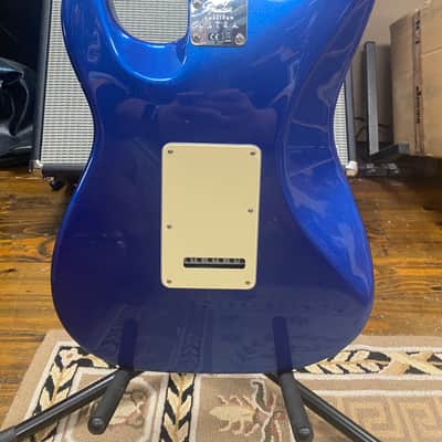 Fender American Ultra Stratocaster with Maple Fretboard Cobra Blue Bild 4