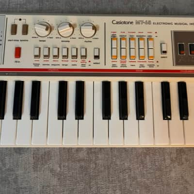Casio MT-65 Casiotone 49-Key Synthesizer 1980s - White image 6