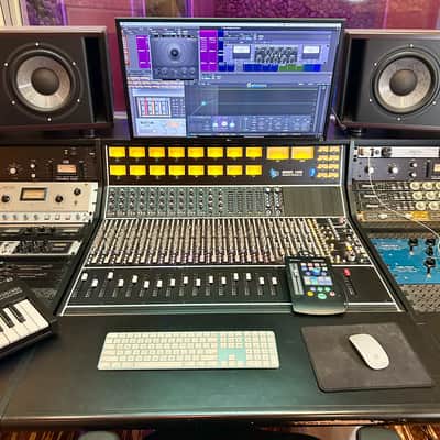 API 1608 16-Channel 8-Bus Recording Console (Loaded, 12x 550A / 2x 550B 4x 560) 2010s - Black image 2