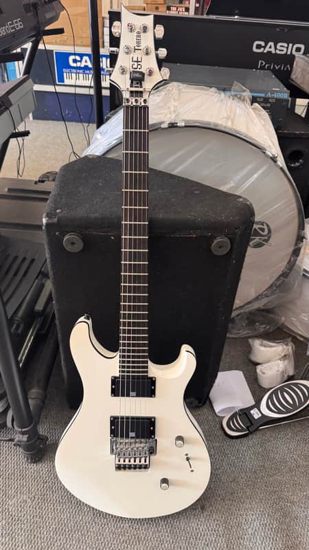 PRS SE Torero 2013 - 2014 - Jet White + Bag image 1