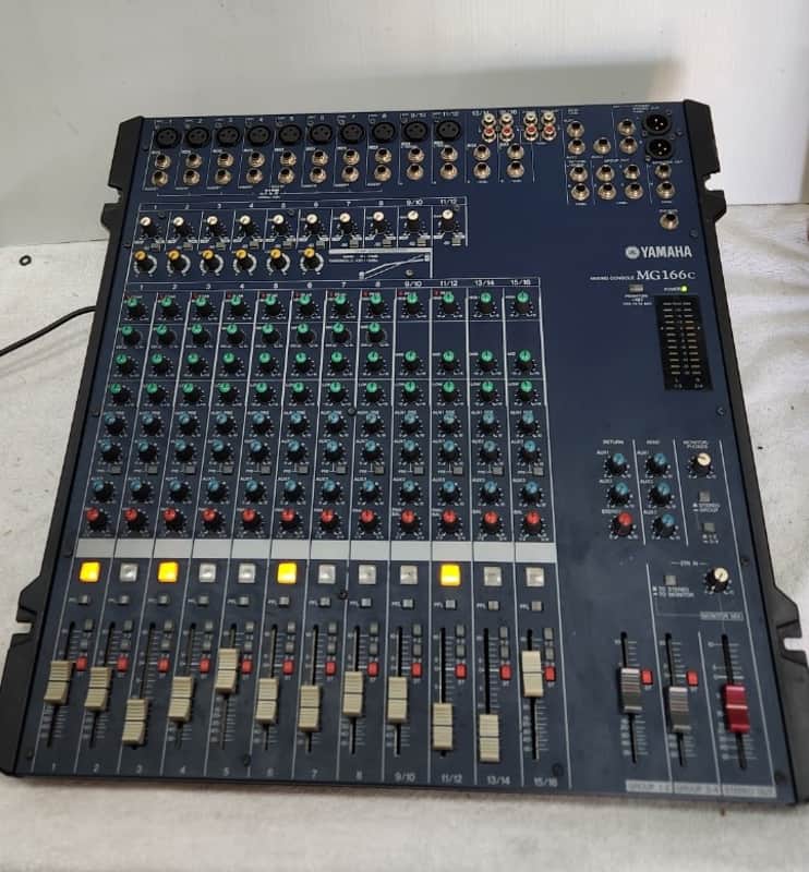 YAMAHA MG166C Mixer ,8 Mic/line + 4 Stereo Line + Rack Mount image 1