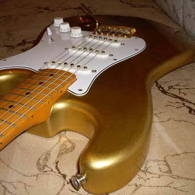 Fender '57 Stratocaster 1999 Aztec Gold image 3