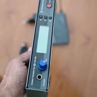 Sennheiser Sennheiser EW 300 IEM + SR 300 Stereo UHF In-Ear Monitor Set 838-870MHz image 8