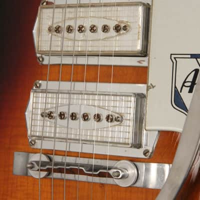 Airline 3 Kleenex Pickups w/original Bigsby Vibrato 1960s Sunburst image 11