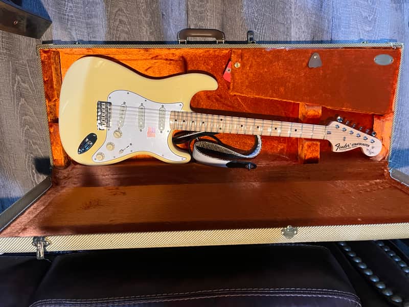 Fender Yngwie Malmsteen Artist Series Signature Stratocaster with Maple Fretboard 2007 - Present - Vintage White