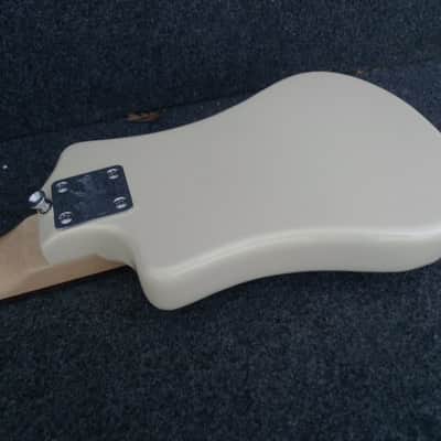 Hofner HCT-SH-WH Contemporary CT Series Shorty Travel / Mini Guitar White & Gig Bag image 5
