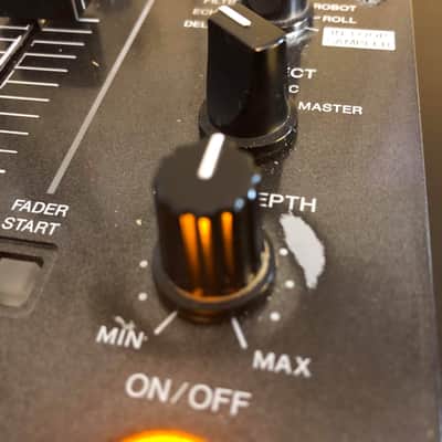 Pioneer DJM-400 2 channel DJ mixer with Effects image 4