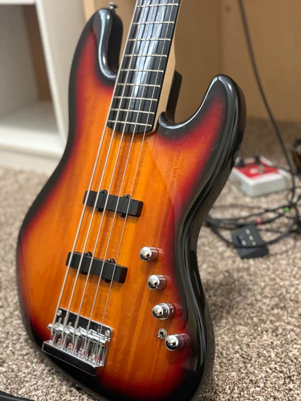 Squier Deluxe Jazz Bass Active V | Reverb Canada