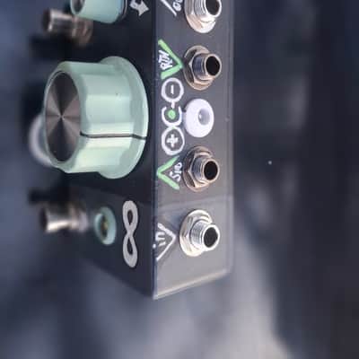 Anchored Cloud Sound JHS inspired feedback looper 2026 - Green/black/Slate/handpainted image 6
