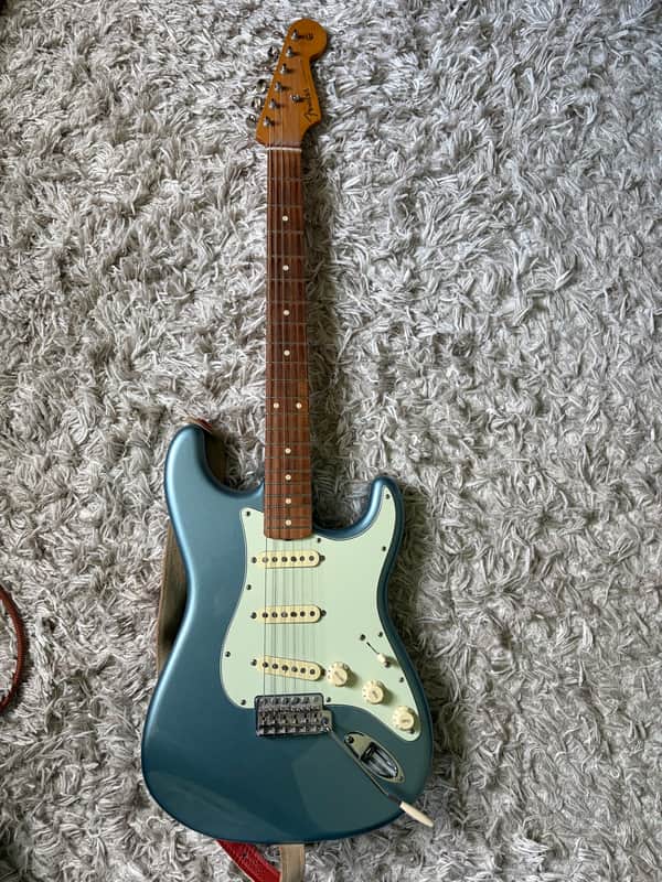 Fender Vintera '60s Stratocaster with Pau Ferro Fretboard 2019 - 2023 - Ice Blue Metallic image 1