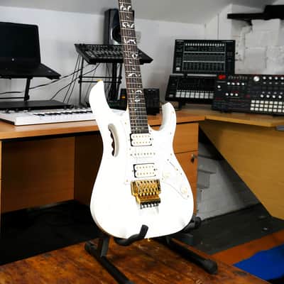 Ibanez JEM7VWH Steve Vai Signature – 2019 Final-Year Fujigen MIJ – Original Hard Case image 3