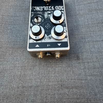 JPTR FX Add Violence Modded Super-Fuzz Pedal w/ Box image 5