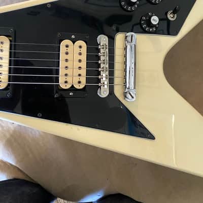 Gibson Flying V with Stop Bar Tailpiece and Triangle Knob Layout 1975-1979 - Alpine White image 5