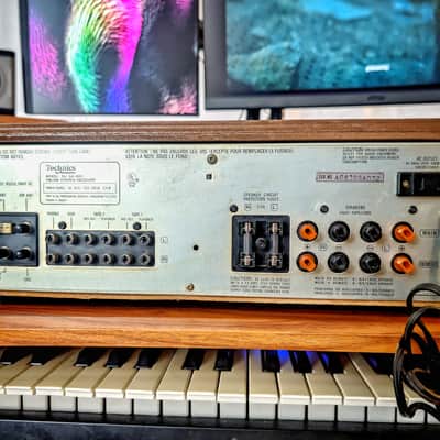 Technics SA-400 FM / AM Stereo Receiver 1978 - 1979 - Silver w/ Blue LEDS image 4