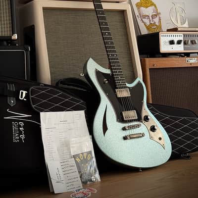 Novo Miris H2 Custom - Relic Ice Blue Metallic Sparkle  Sumpfesche Body, Ebenholz Griffbrett, Fralin PAFs, nur 3,15kg! ​​ 2025 - Ice Blue Metallic Sparkle Aged Relic image 13