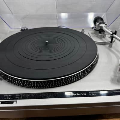 Vintage 1979 Technics SL-B2 Turntable. Restored image 2