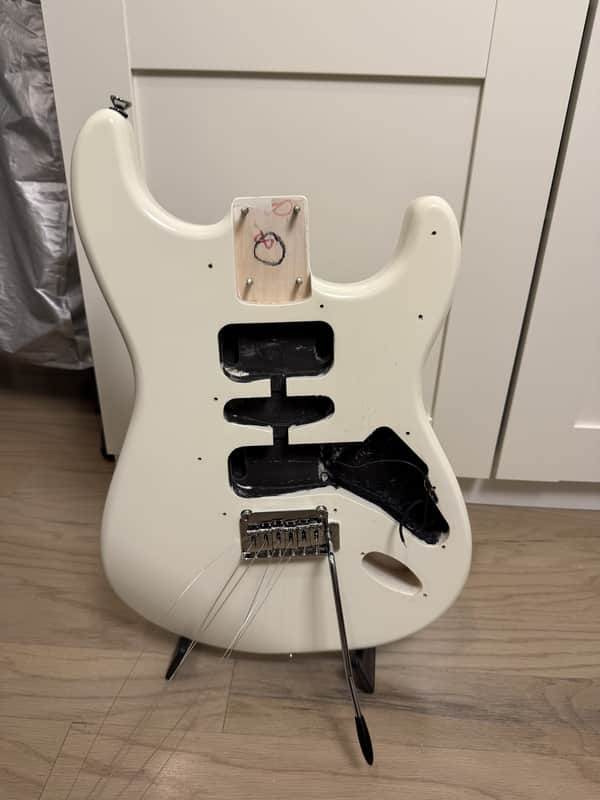Immagine Squier Affinity Stratocaster HH Body Olympic White w Tremolo System Neck Plate - 1