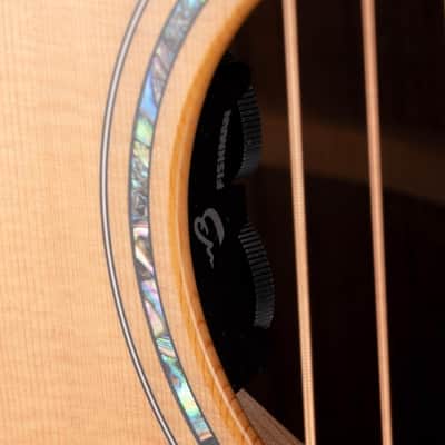 Pre Owned 2007 Breedlove American Series D/SRe Natural Acoustic Guitar With OHSC image 6