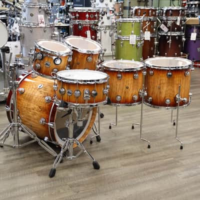 DW Collector's Series "333" Maple 6-PC Shell Pack 22/10/12/14/16/6.5x14Snare (Rich Red Burst Over Vertical Olive Ash w/ Chrome Hardware) image 11