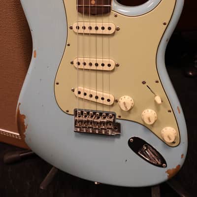 Fender '62 Stratocaster Relic-CC Faded Aged Daphne Blue image 2