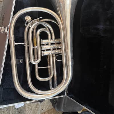 King 1122 Marching French Horn with case. USA image 1