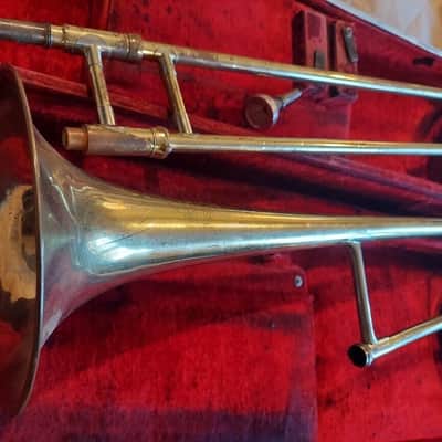 Holton TR602 Trombone with mouthpiece and case, USA. Good condition image 5