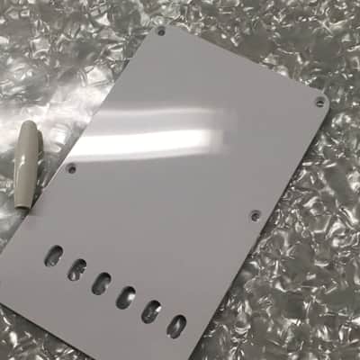 Fender USA Vintage NOS White No Relic Tremolo Cover Strat Back Plate Single Ply image 4