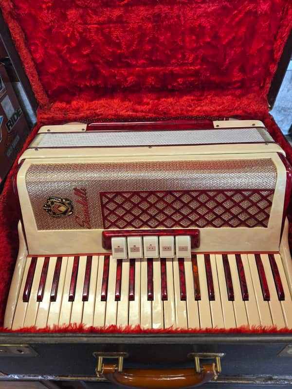 Immagine Scandalli 17" keyboard 3/4 reed auto bellows closure - 1