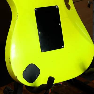 Ibanez JEM777DY Desert Yellow – 1988 First Generation Steve Vai Signature – Disappearing Pyramid Inlays – Original Pink Logo Ibanez Case image 14