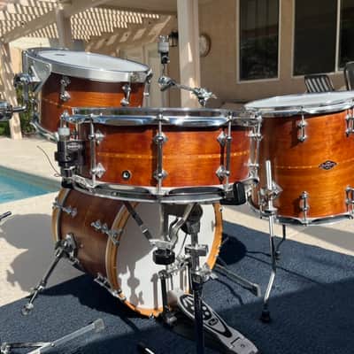 Craviotto Solid Cherry Drum Set – All drums signed by Johnny (2009) – 18/12/14 + 5.5 Snare – Collector Grade image 4