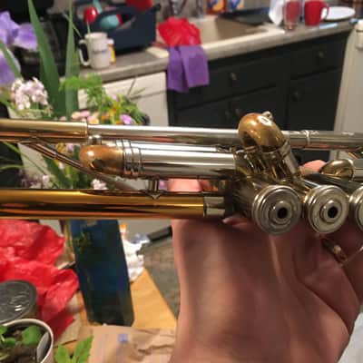 SUMMER DEAL RARE LARGE BORE HOLTON MODEL 51 TRUMPET ORIGINAL FINISH COMPRESSION FINE LARGEST BORE HOLTON MADE ELKGART MADE WITH GOOD CASE image 18
