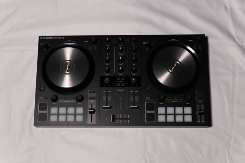 Native Instruments Traktor Kontrol S2 MK3 2018 - Black image 1