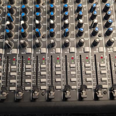Mackie 1642VLZ4 16-Channel Mic / Line Mixer 2014 - Present - Black image 6