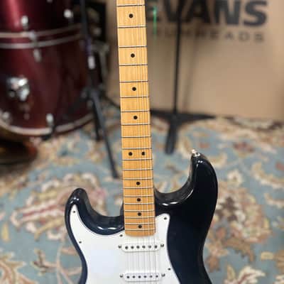 Fender Standard Stratocaster Left-Handed with Maple Fretboard 2006 - 2017 - Black image 4