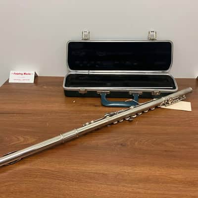 Bundy BFL-300 Closed-Hole Flute with Offset G, C Foot 2010s - Silver image 9