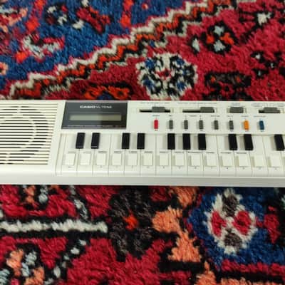 Casio VL-1 VL-Tone 29-Key Synthesizer Keyboard 1979 - 1984 - White