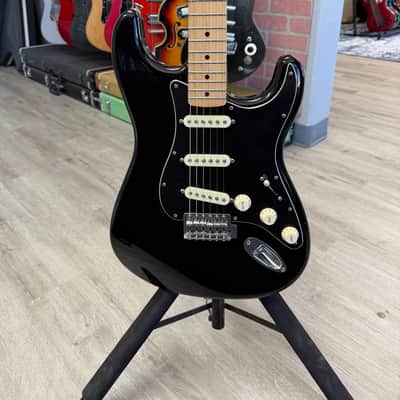 Fender FSR Special Edition Standard Stratocaster with Maple