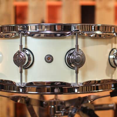 DW 5x14 Collector's Maple VLT Lexus White Lacquer Snare Drum - SO#1127629 image 3
