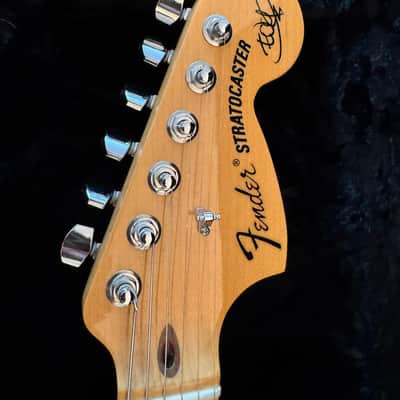 Fender The Edge Artist Series Signature Stratocaster 2015 - First year image 4
