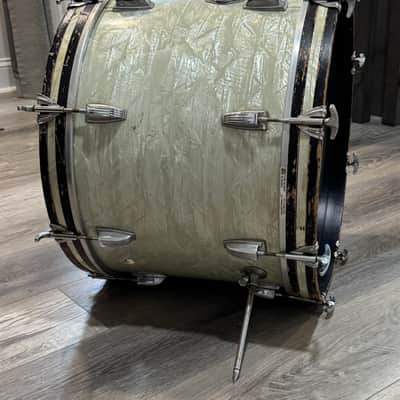 Ludwig 20 inch bass drum 3 ply 70s  - White marine pearl image 6