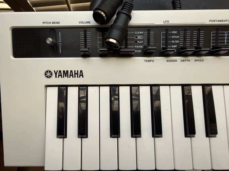 Yamaha Reface CS Mini Mobile Keyboard 2015 - Present - White image 1