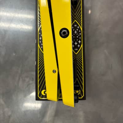 Dunlop KH95Y Kirk Hammett Signature Cry Baby Wah 2024 - Present - Yellow image 4