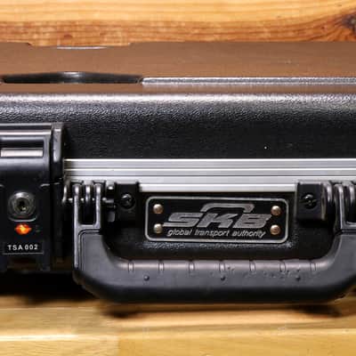 SKB 1SKB-44 Deluxe Electric Precision & Jazz Bass Rectangular Hard Case with TSA Latches 2010s - Black image 3