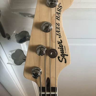 Squier Jazz bass 2022 - Burgundy Mist image 6